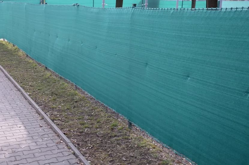 Jak skutecznie zasłonić siatkę ogrodową? Metody na większą prywatność i estetykę.