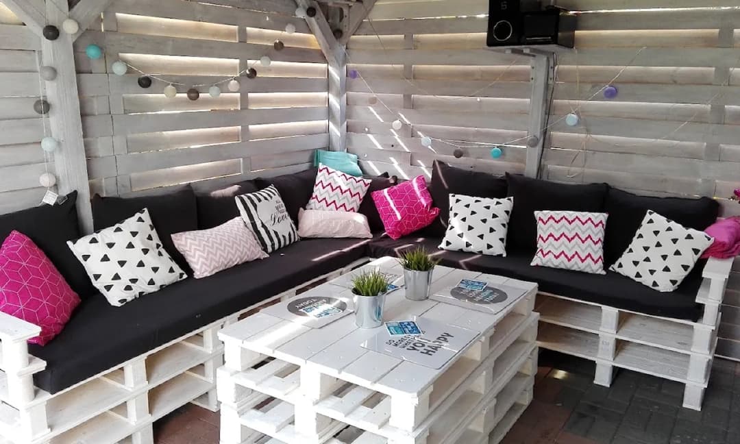 Jak zrobić altanę ogrodową z palet: 10 kroków do sukcesu