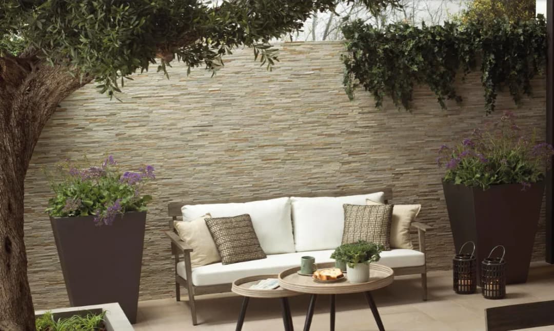 Jak wykorzystać płytki ceramiczne w ogrodzie: 7 pomysłów i porad